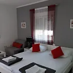 Benic With A Heated Pool Apartament *