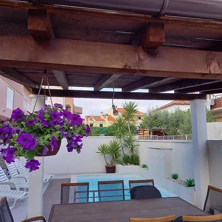 Benic With A Heated Pool Apartamento Zadar