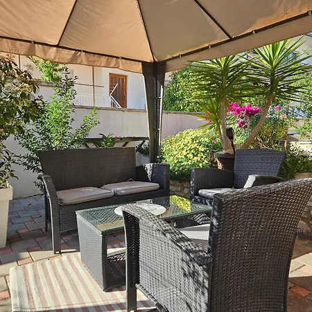 Apartament Benic With A Heated Pool Zadar