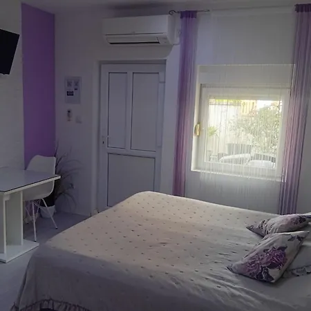 Διαμέρισμα Benic With A Heated Pool *