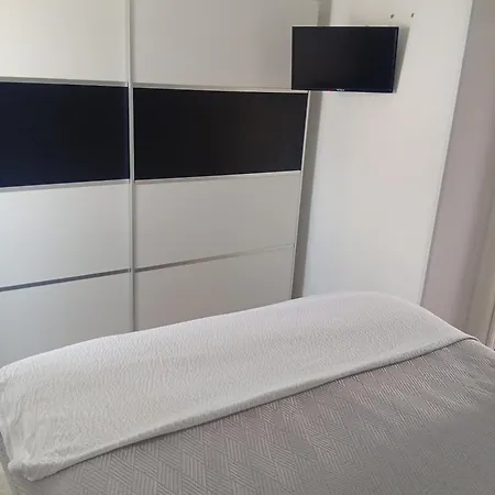 Benic With A Heated Pool Apartament