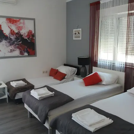 Benic With A Heated Pool Apartament *