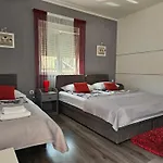 Benic With A Heated Pool Apartment