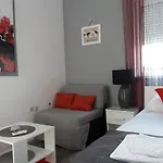 Benic With A Heated Pool Apartment