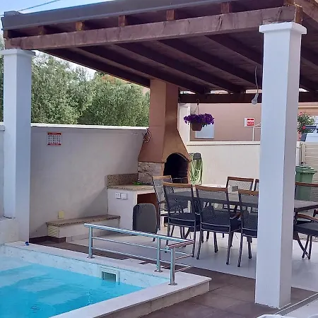 Benic With A Heated Pool Zadar