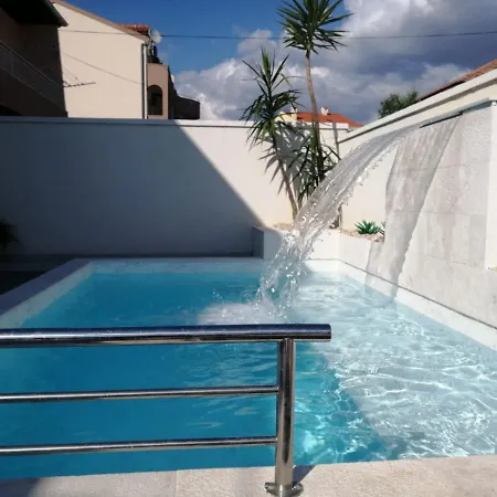 Benic With A Heated Pool * Zadar