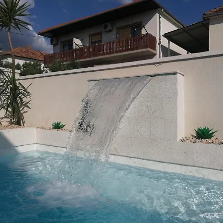 Benic With A Heated Pool