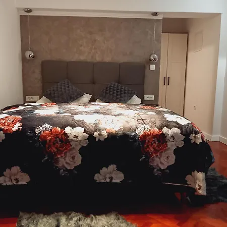 Benic With A Heated Pool