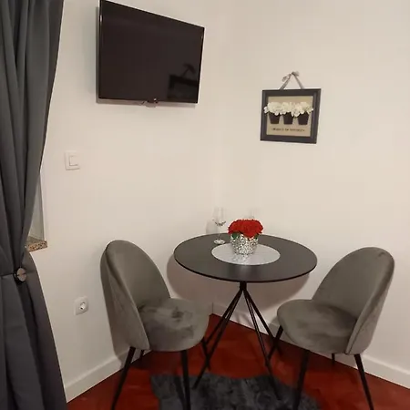 Benic With A Heated Pool Appartement *