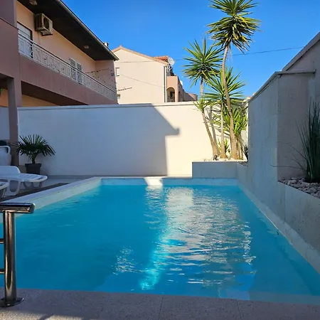 Benic With A Heated Pool *