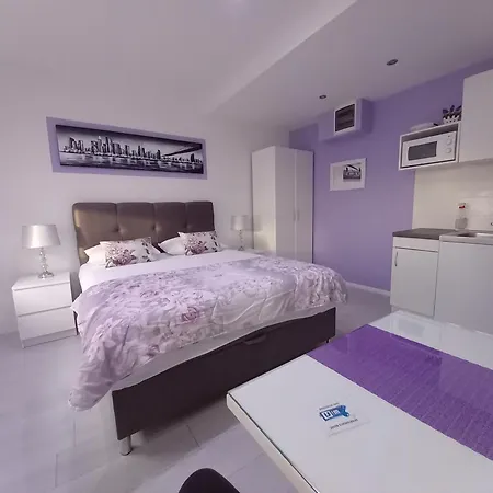 Benic With A Heated Pool דירה *