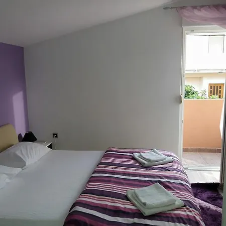 Benic With A Heated Pool 자다르