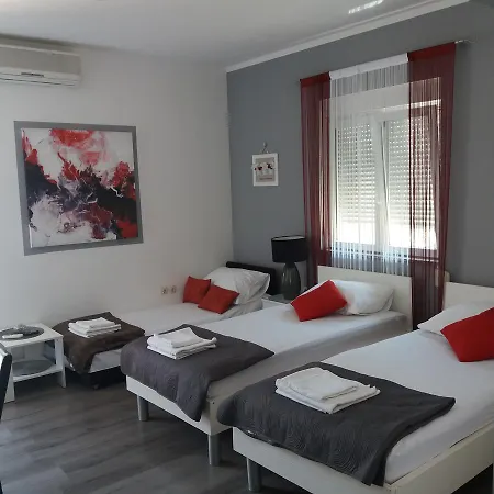 Benic With A Heated Pool * Zadar