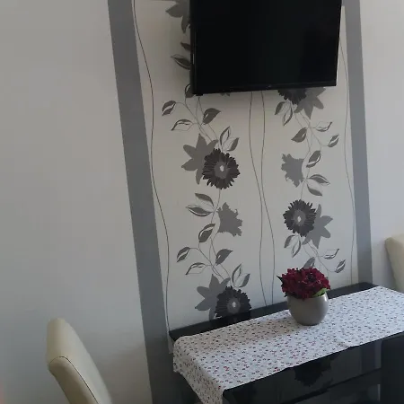 Benic With A Heated Pool Appartement *