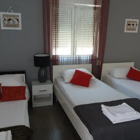 Benic With A Heated Pool * זאדאר