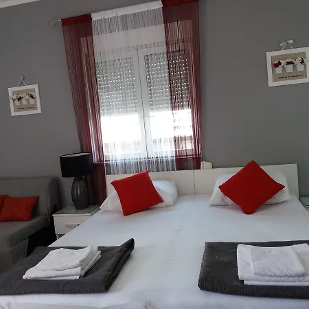 Benic With A Heated Pool