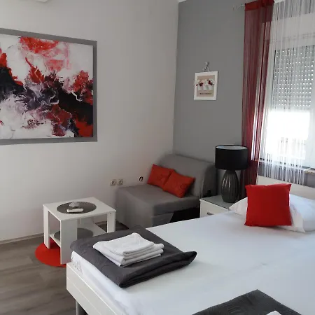 Appartement Benic With A Heated Pool Zadar