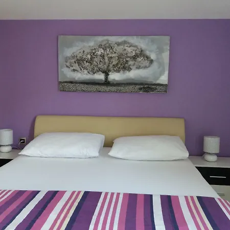 Benic With A Heated Pool דירה *